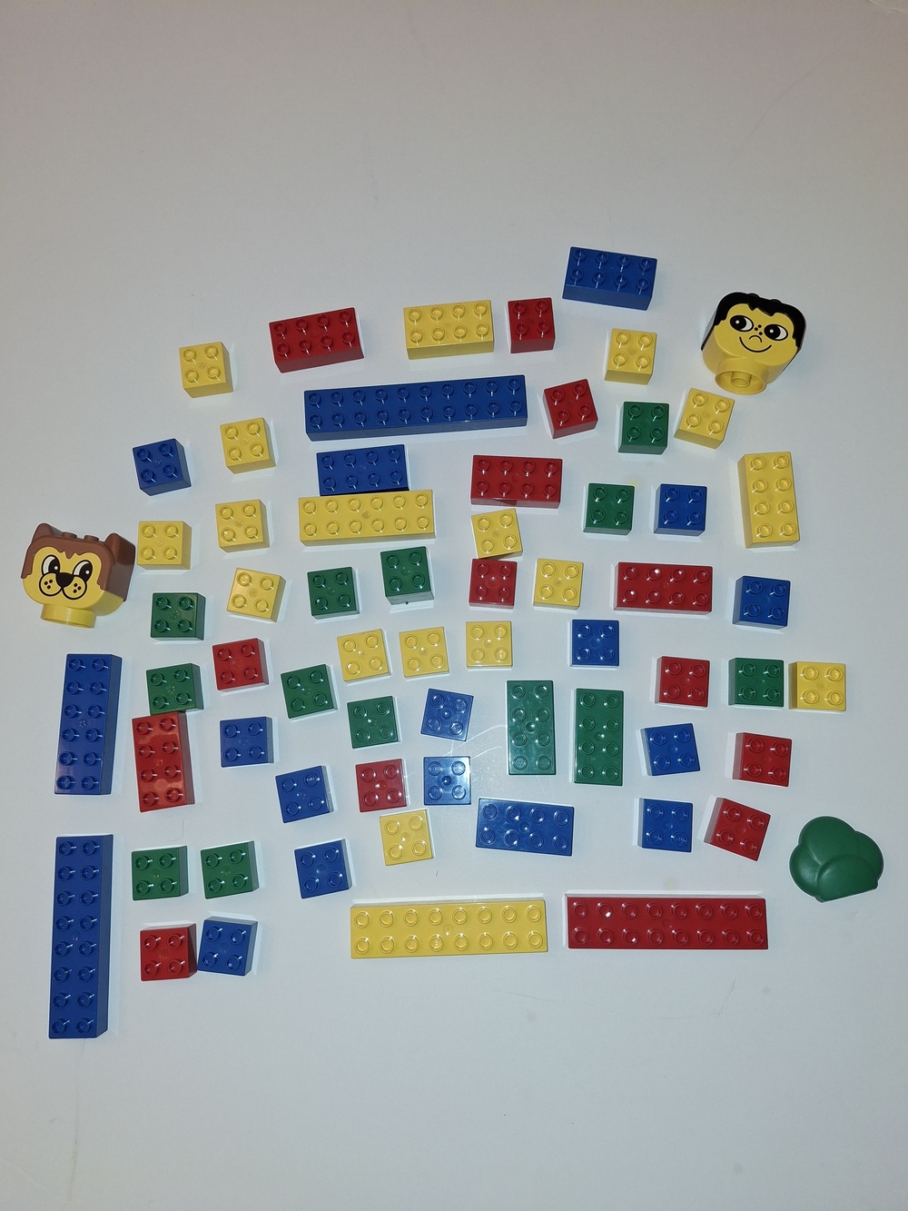 Lego Duplo Classic Bricks Set in Red, Yellow, Blue & Green with Character Heads